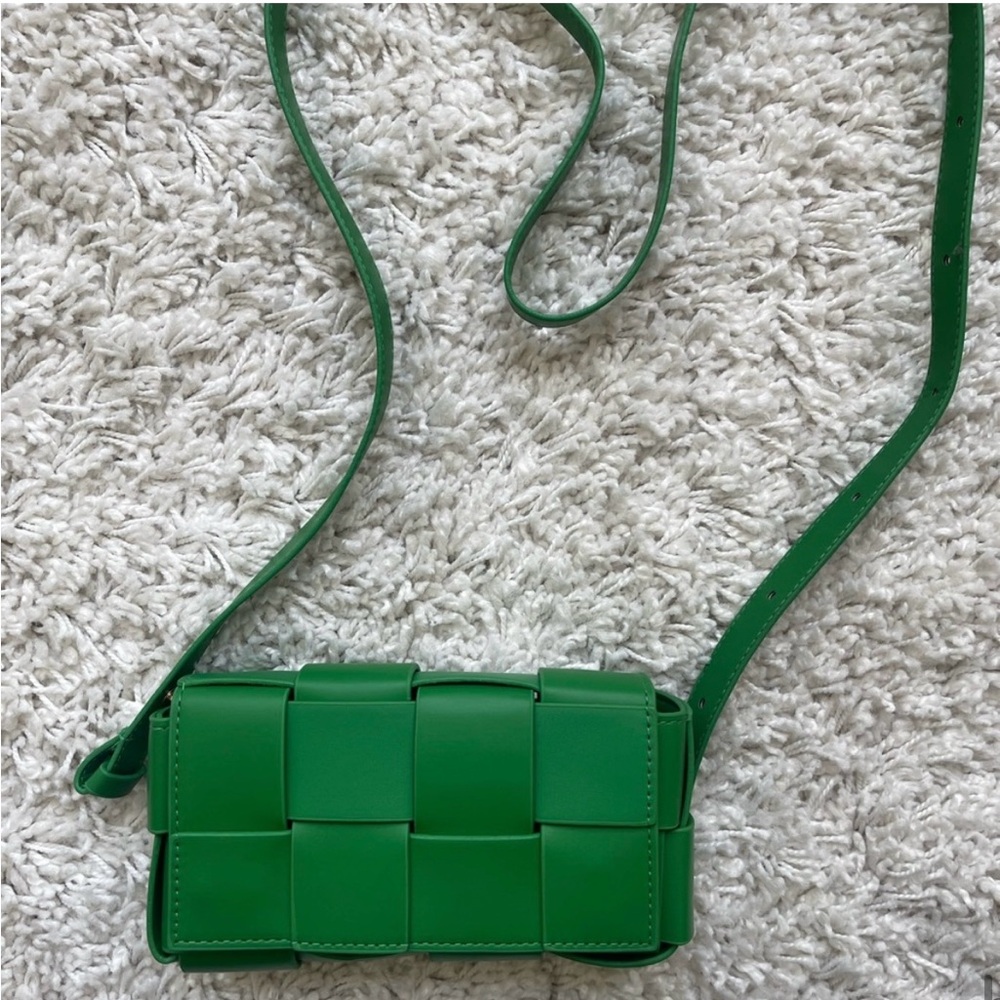 Vibrant Green Quilted Crossbody Bag